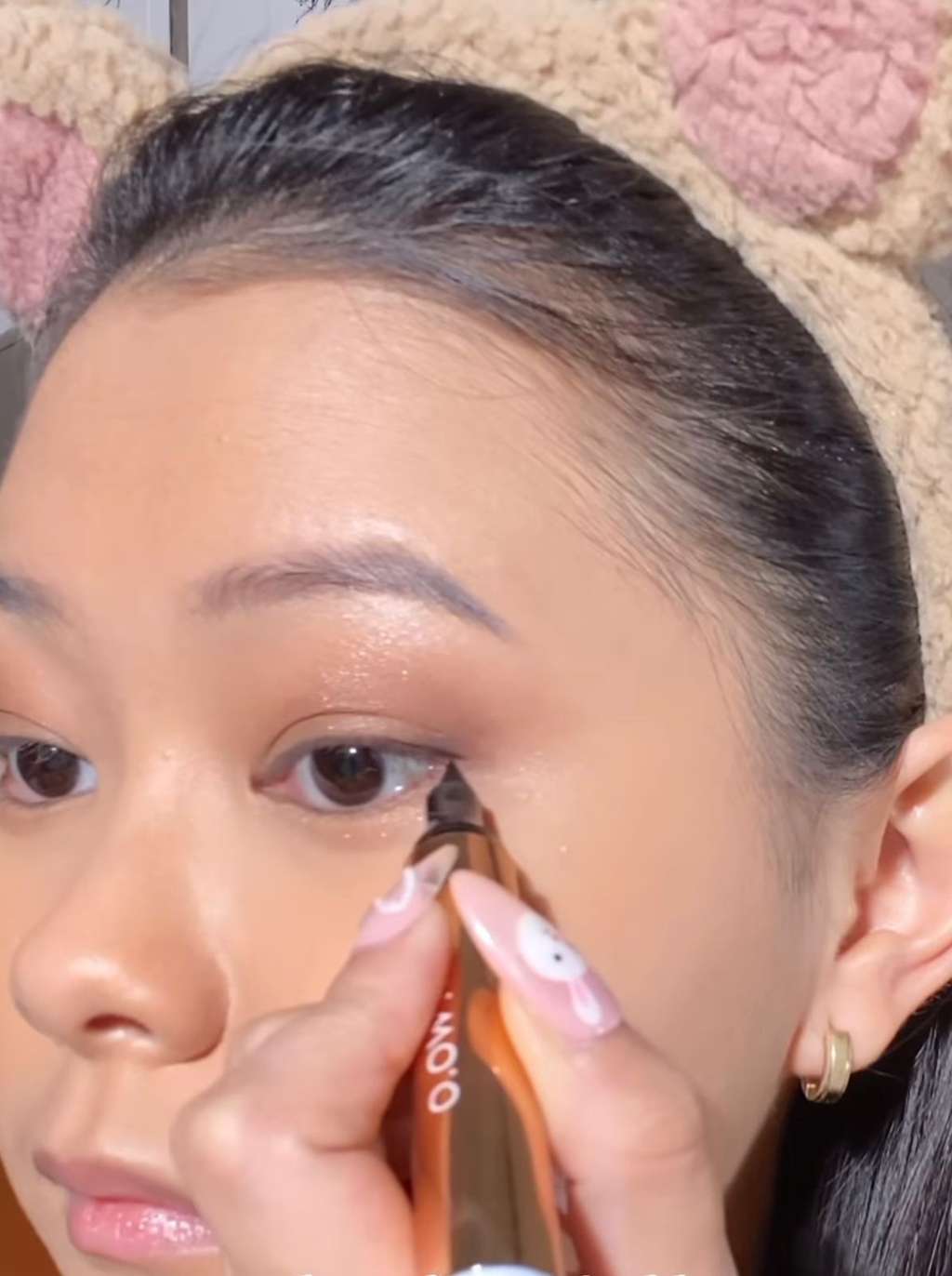 Memakai Eyeliner
