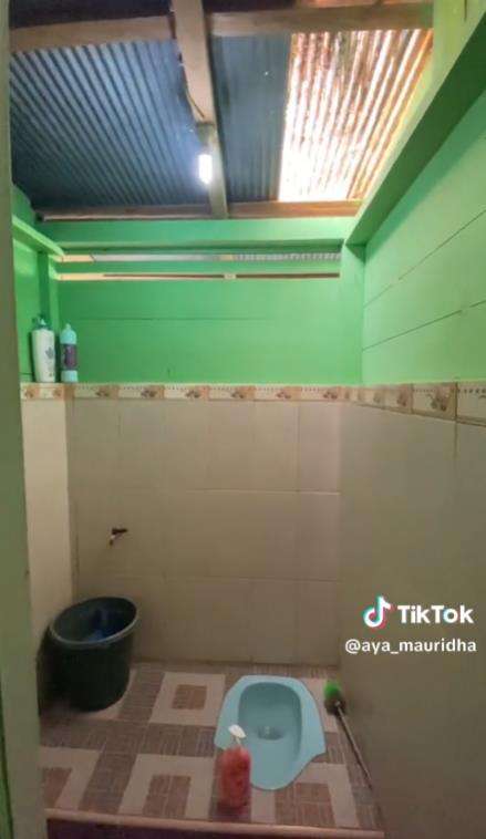 Rumah panggung sederhana yang bersih dan nyaman