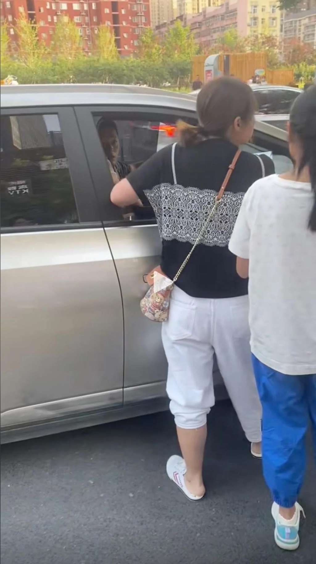 Istri sah hajar pelakor.