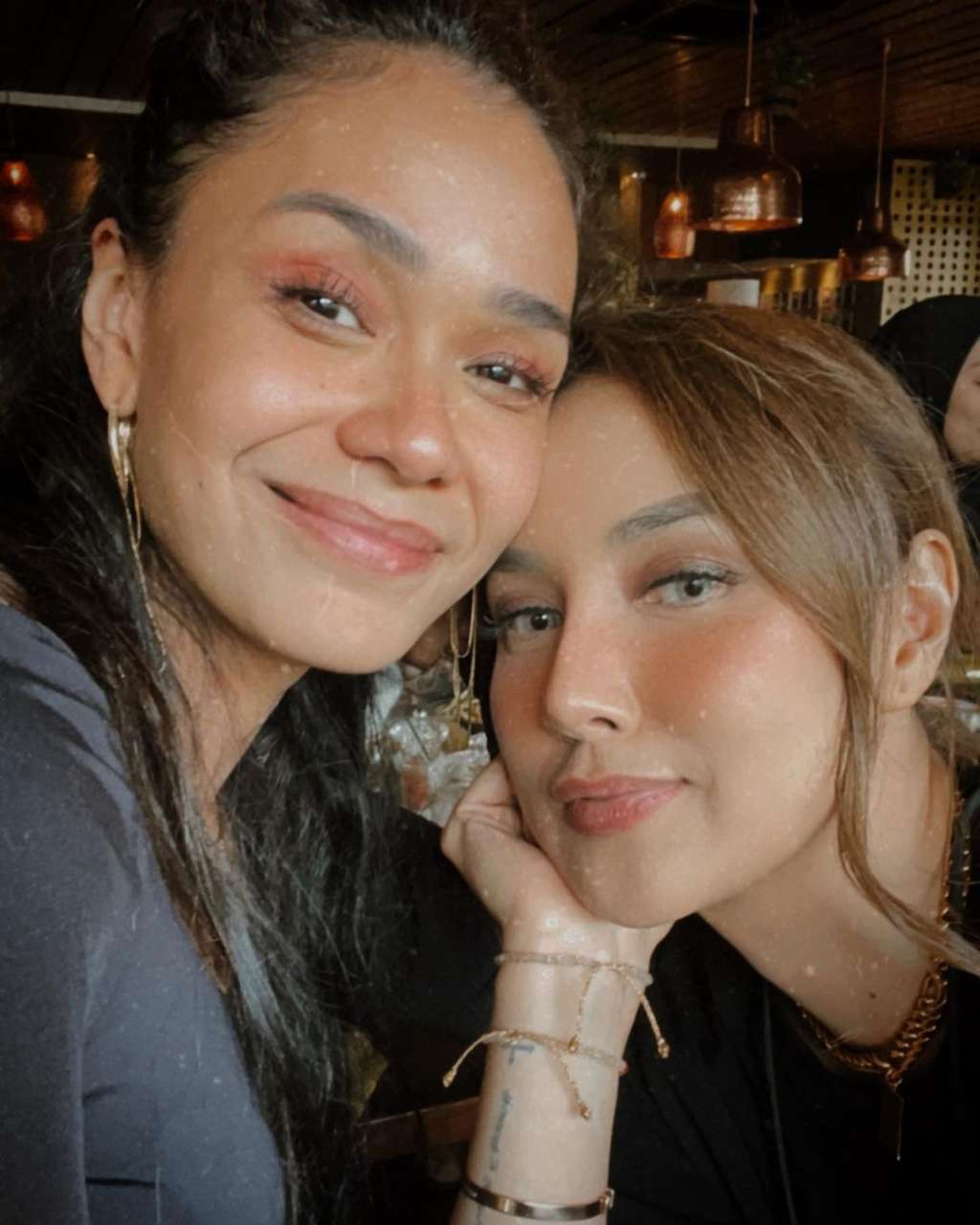 Adinia Wirasti dan Sara Wijayanto