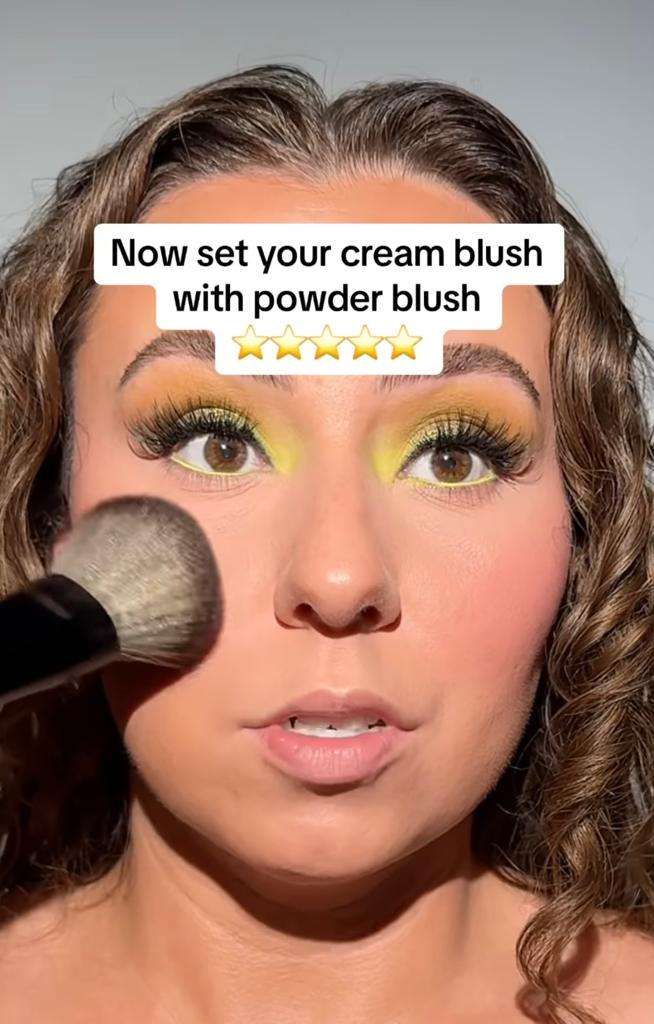 Memakai Blush