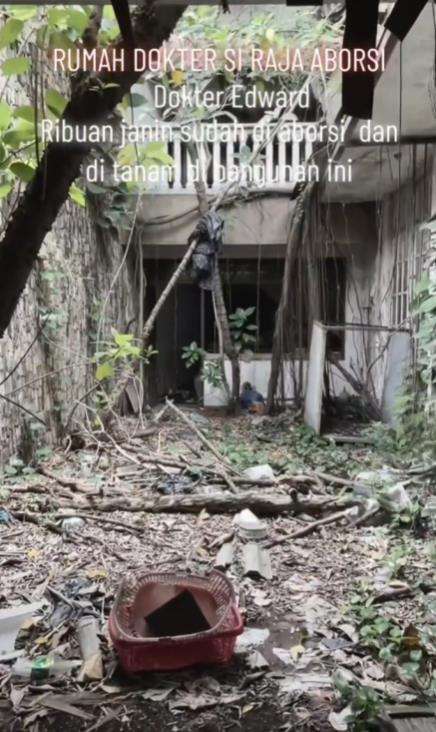 Suasana angker rumah dokter Edward Armando