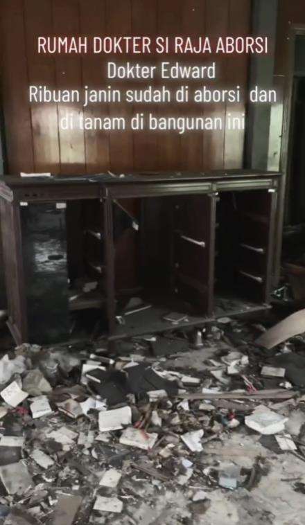 Suasana angker rumah dokter Edward Armando Si Raja Aborsi 2000 Bayi.