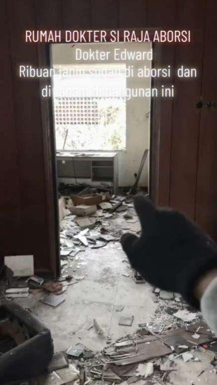 Suasana angker rumah dokter Edward Armando Si Raja Aborsi 2000 Bayi.
