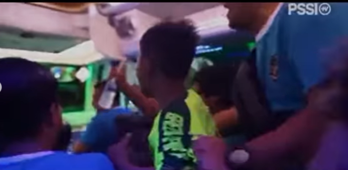 Instagram @folkshitt