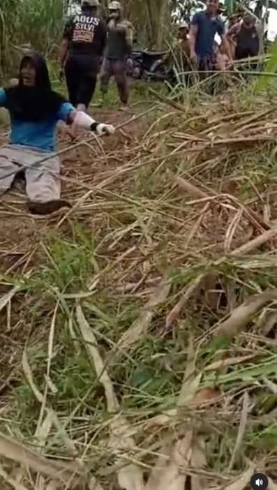 Mobil Google Maps Nyasar Ke Ladang Curam, Sampai Ditarik Rombongan Warga