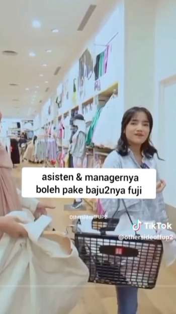 Intip Perlakuan Fuji ke Manager dan Asistennya, Ajak Belanja dan Kasih Kado Mahal