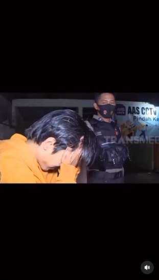 Viral Pria Mabuk di Jalan Sampai Diperiksa Polisi, Ternyata Baru Saja Putus Cinta dan Diselingkuhi