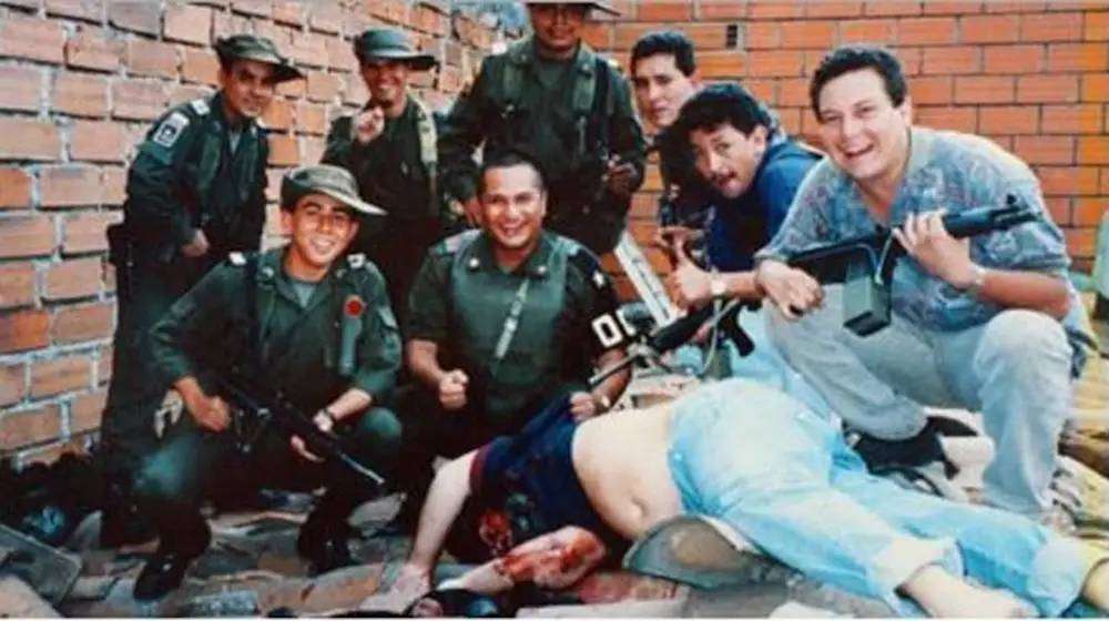 Saat Pablo Escobar tertembak mati di atas genteng saat dikepung aparat Saat Pablo Escobar tertembak mati di atas genteng saat dikepung aparat