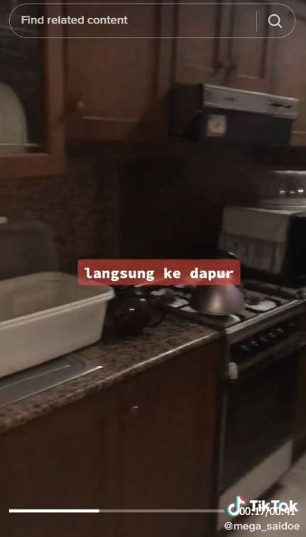 Konsep Rumah Membingungkan, Banyak Pintu Bikin Tamu yang Datang Jadi Pusing