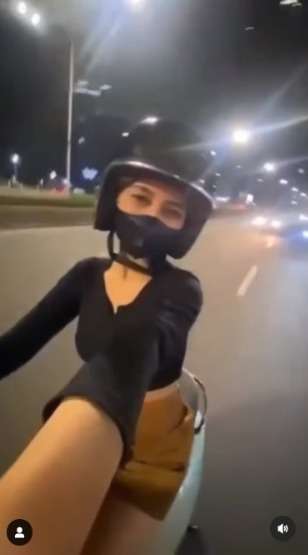 Detik-Detik Pengendara Motor Wanita Hampir Dijambret Saat Ngevlog di Jalan Sudirman