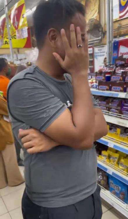 Pengalaman memalukan belanja di pasar, pakai baju terbalik.