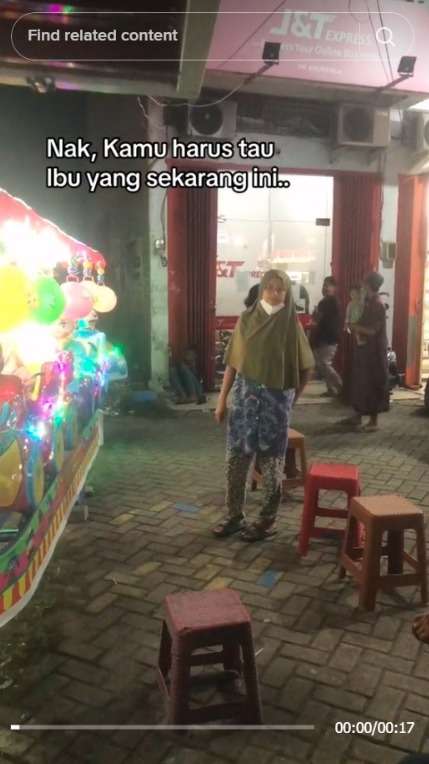 Viral Wanita Berdaster Menunggu Anak Main Odong-Odong, Ternyata Sosok yang Punya Sederet Prestasi Viral Wanita Berdaster Menunggu Anak Main Odong-Odong, Ternyata Sosok yang Punya Sederet Prestasi