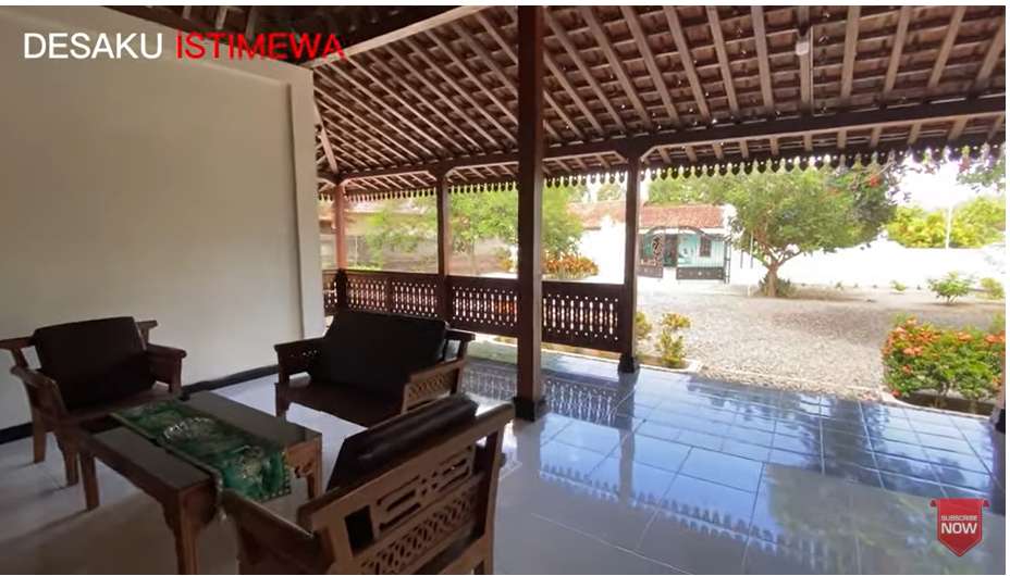 Potret rumah Putri Ariani Potret rumah Putri Ariani