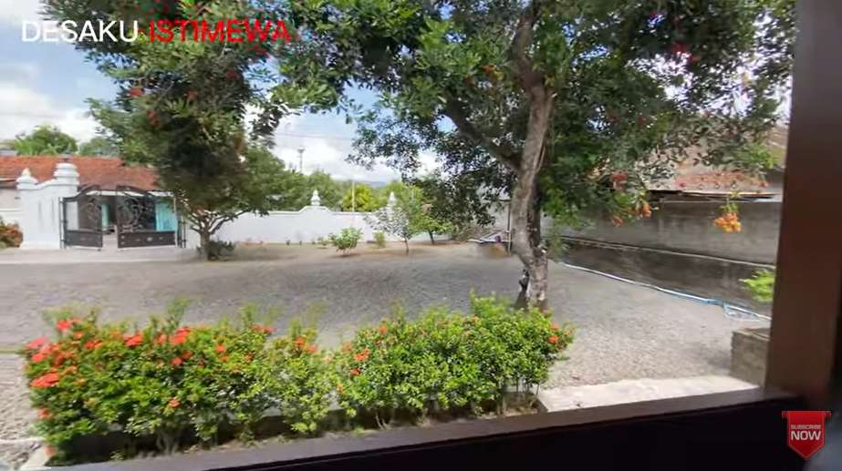 Potret rumah Putri Ariani Potret rumah Putri Ariani