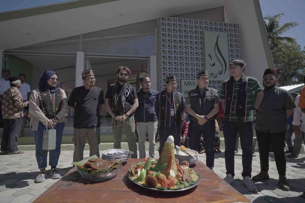 Seremoni Acara Upacara Adat dalam Peresmian Masjid Al Kahf