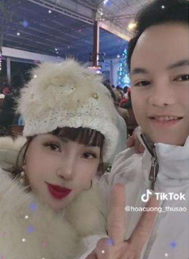 Viral pernikahan nenek dan pemuda dengan perbedaan usia 32 tahun.