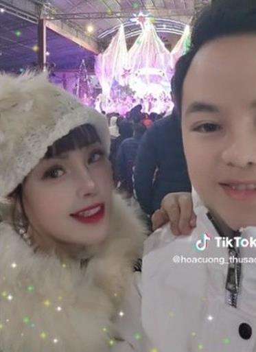 Viral pernikahan nenek dan pemuda dengan perbedaan usia 32 tahun.