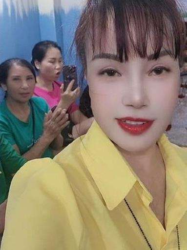 Viral pernikahan nenek dan pemuda dengan perbedaan usia 32 tahun.