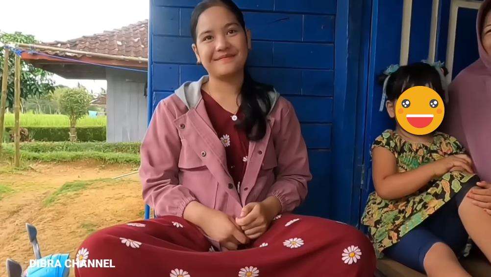Kisah janda muda yang cantik dan lugu dari desa terpencil.