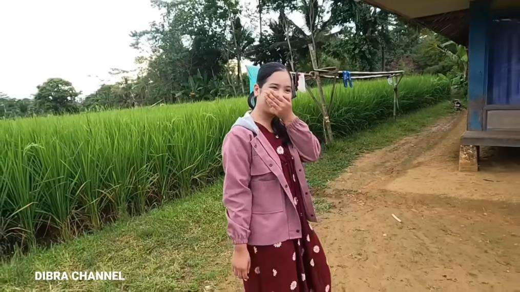 Kisah janda muda yang cantik dan lugu dari desa terpencil.