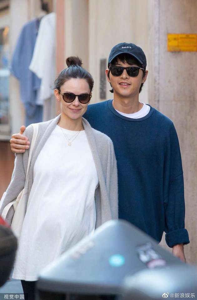 Song Joong Ki dan Katy Louise