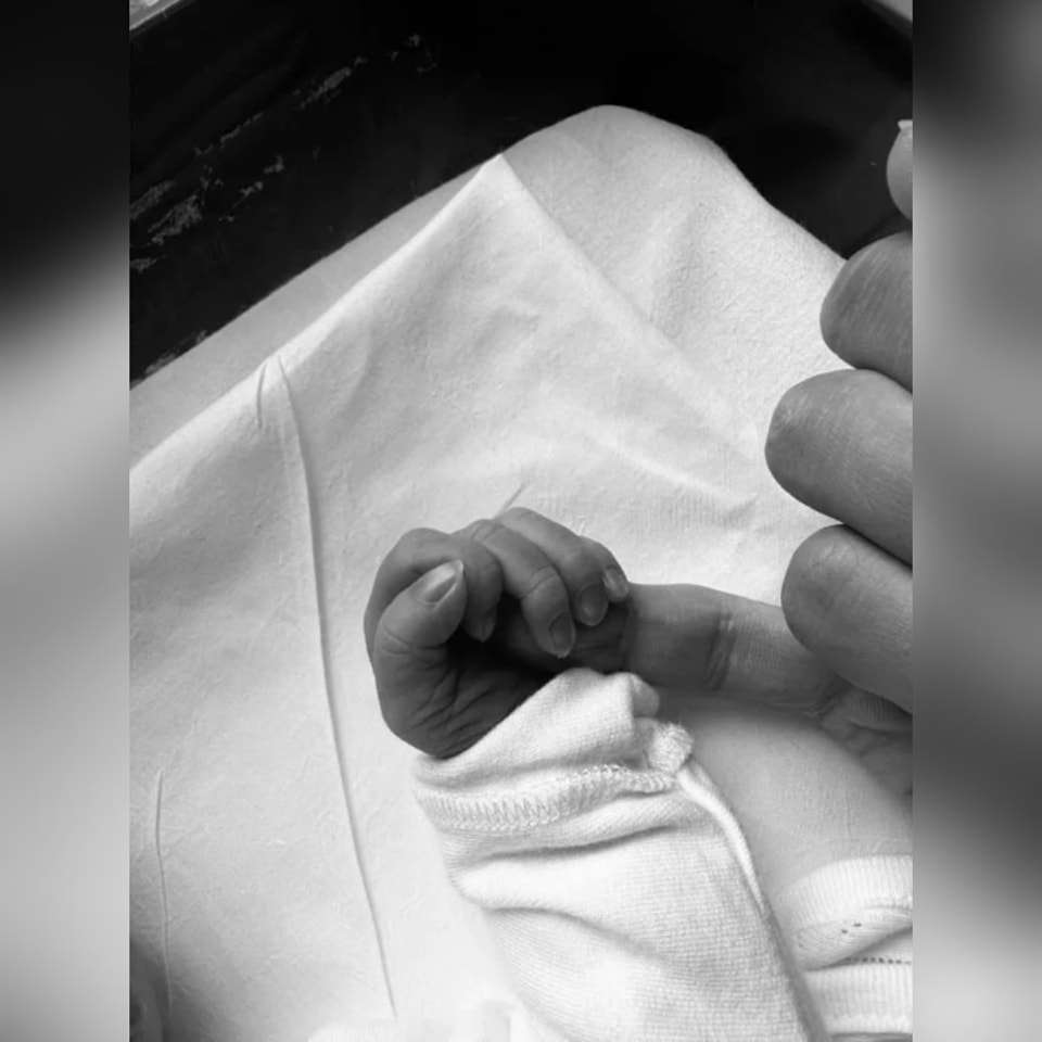 Song Joong Ki Umumkan Kelahiran Anak Pertama