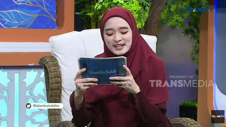 Inara Rusli perdana jadi host