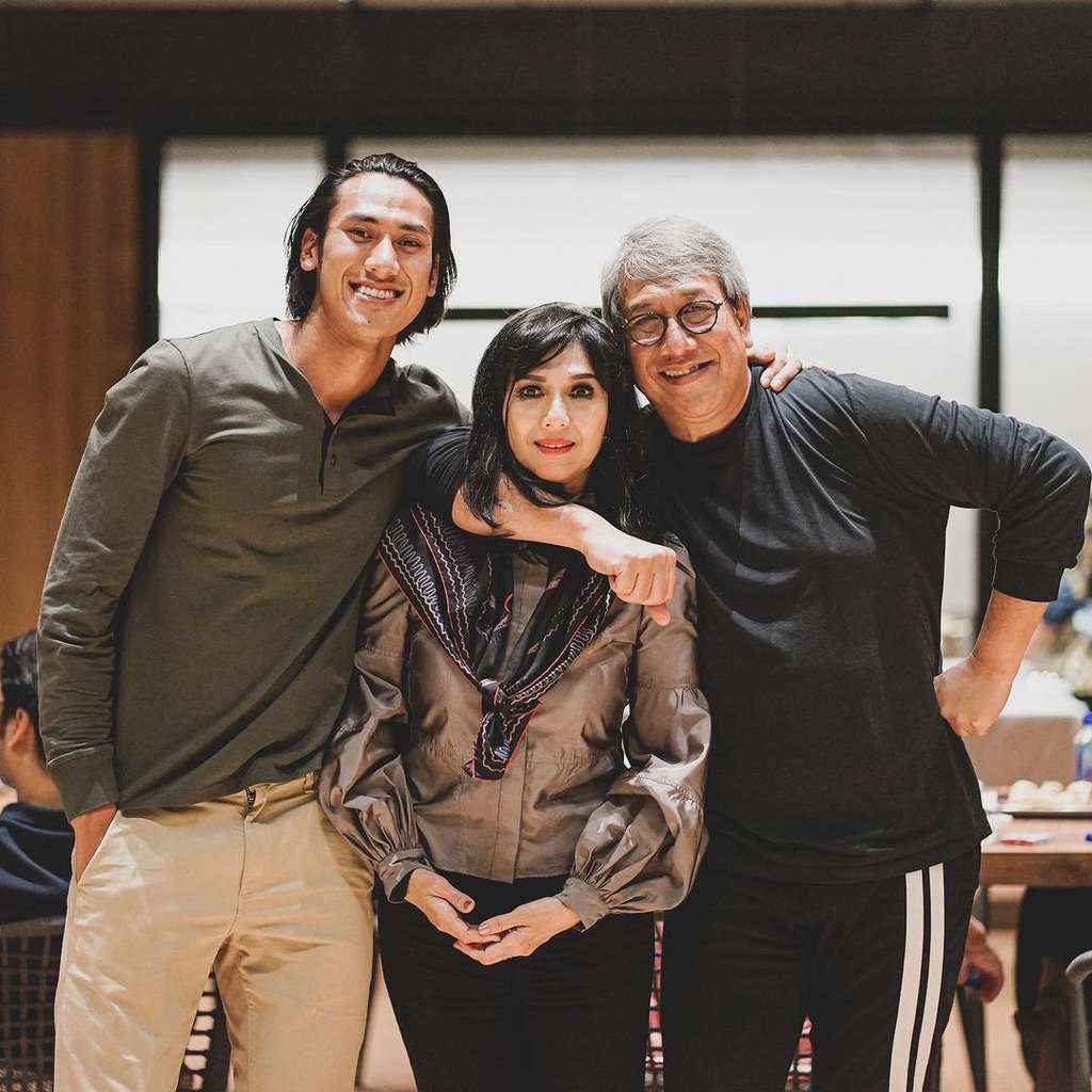 potret Rini S Bono potret Rini S Bono