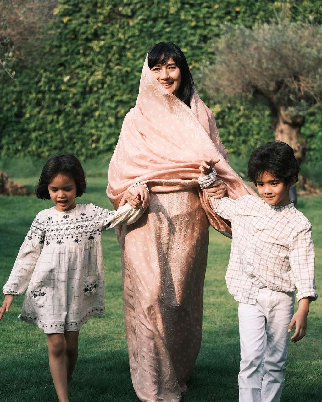 potret Rini S Bono potret Rini S Bono