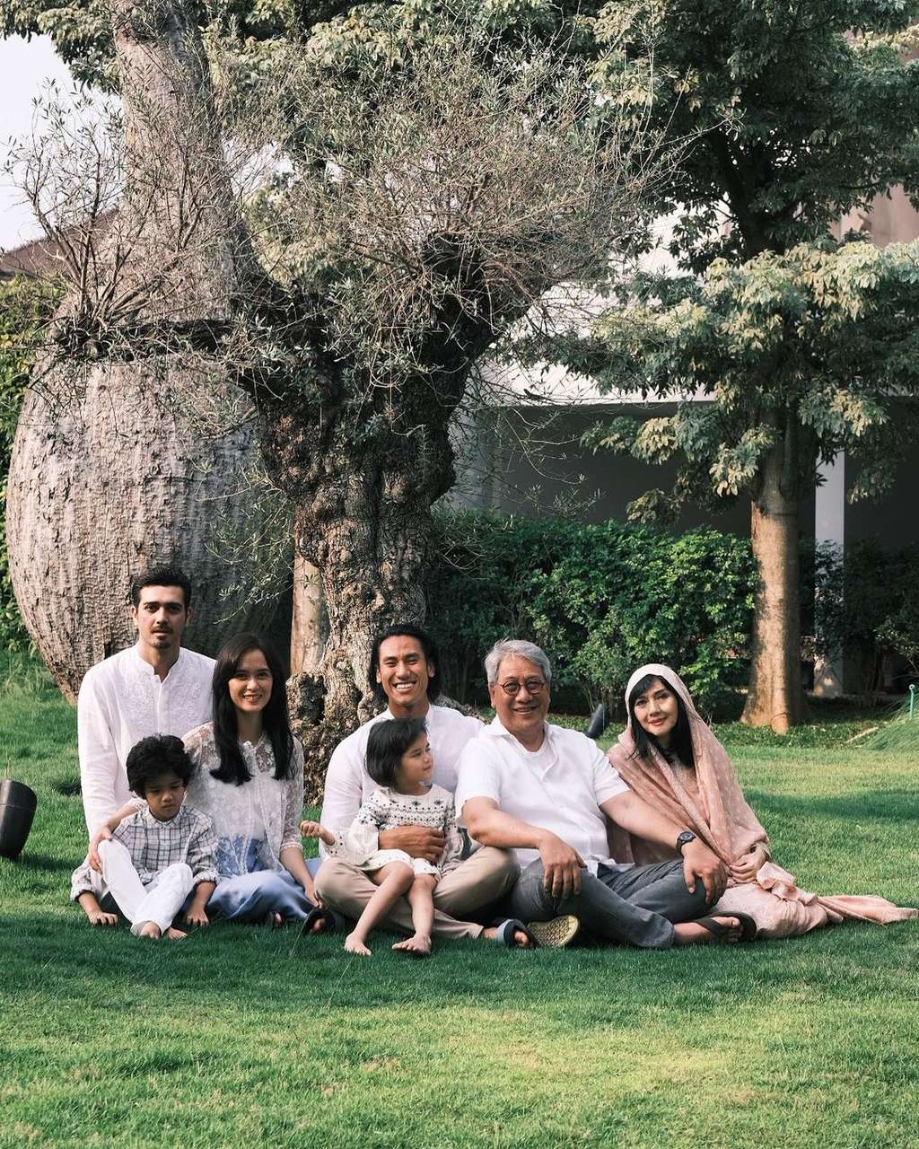 potret Rini S Bono potret Rini S Bono