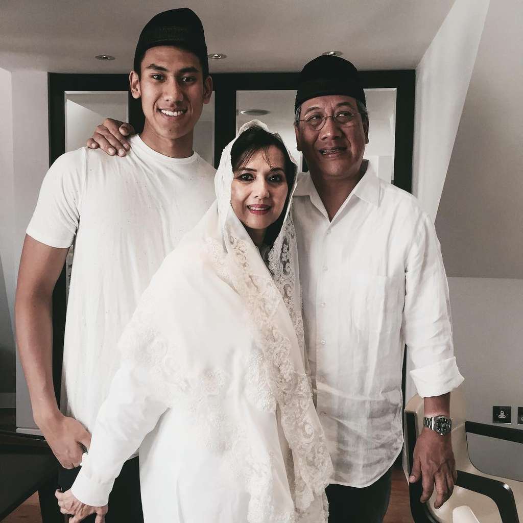 potret Rini S Bono potret Rini S Bono