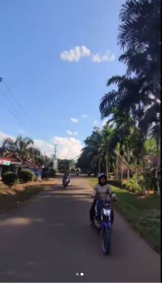 Masya Allah! Pengendara Motor Rekam Temannya di Jalan, Tak Sengaja Menyorot Awal Bentuk Lafadz Allah Masya Allah! Pengendara Motor Rekam Temannya di Jalan, Tak Sengaja Menyorot Awal Bentuk Lafadz Allah