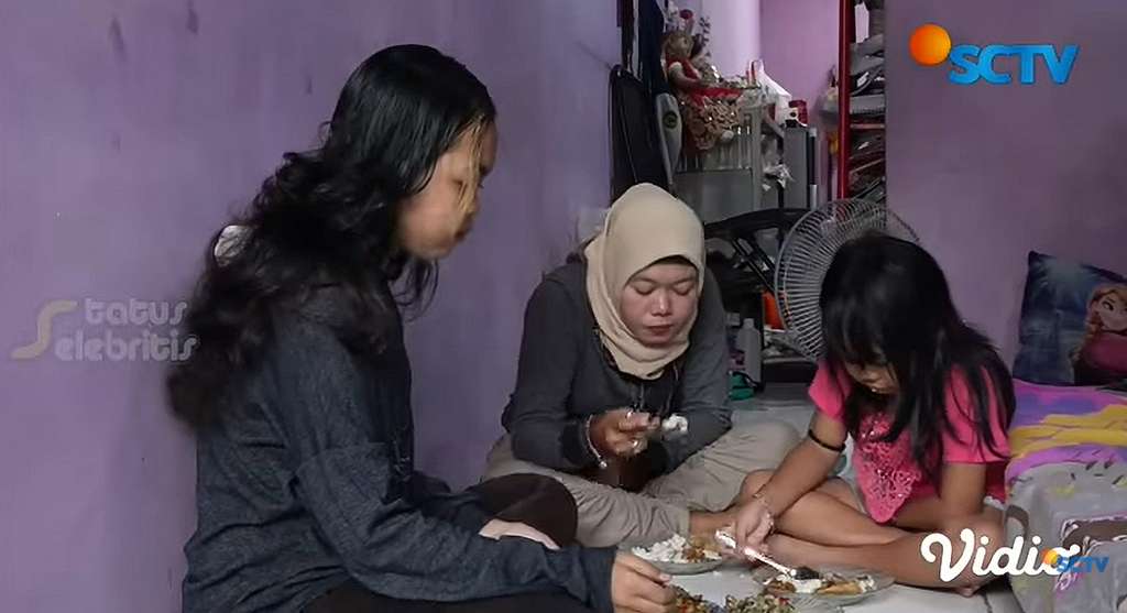 Potret Misca Mancung bareng keluarga