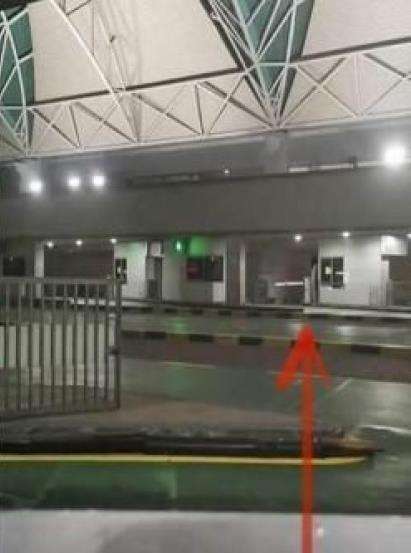 Penampakan makhluk halus di bangunan tua.