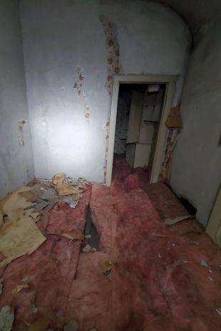 Rumah misterius di loteng.