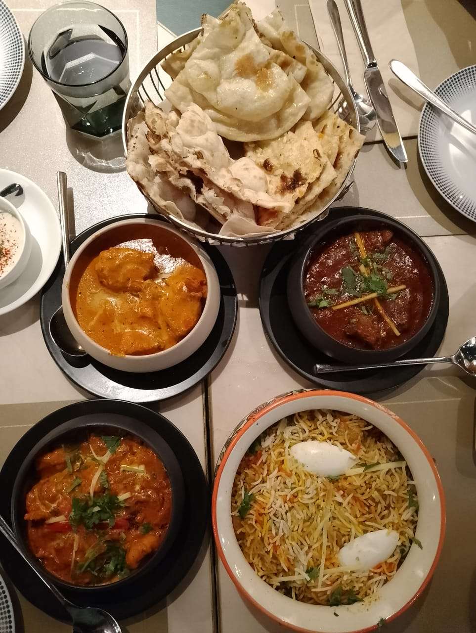 tagline restaurant & bar
