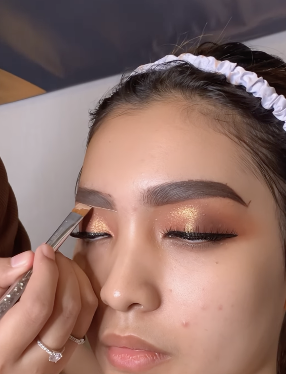 Memakai Concealer