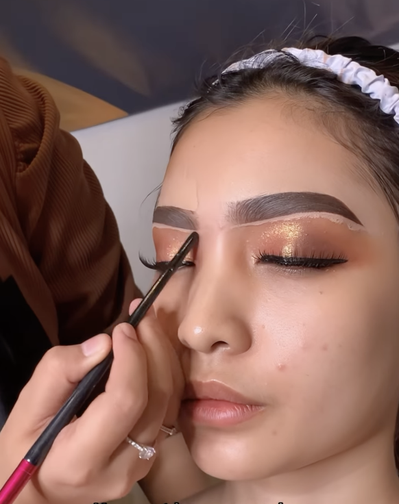 Memakai Concealer