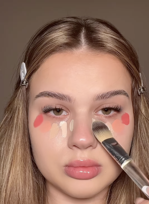 Memakai Concealer Memakai Concealer