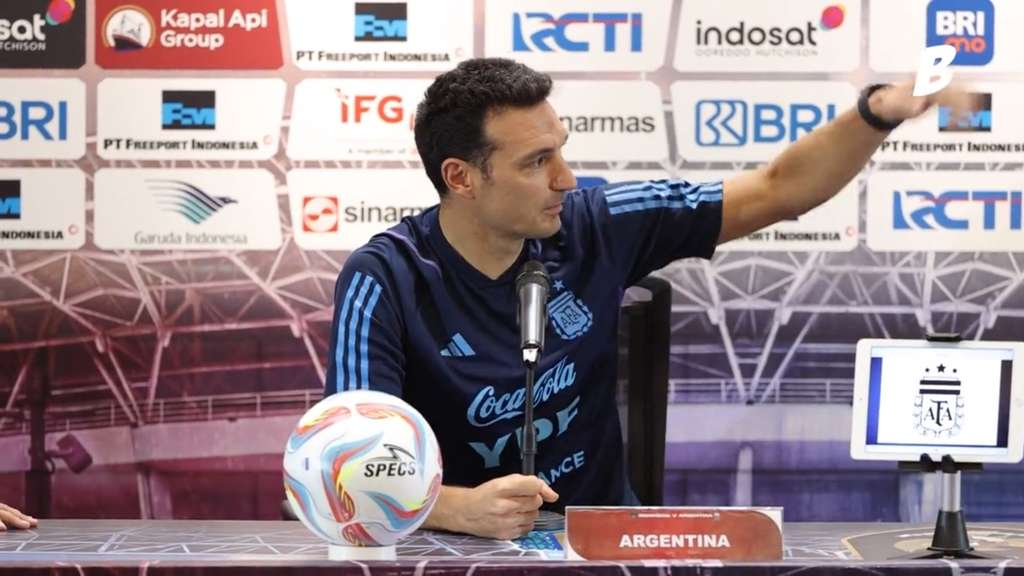 Momen Lionel Scaloni Tampak Kebingungan, Langsung Tunjuk Penerjemah Saat Jumpa Pers Timnas Indonesia vs Argentina