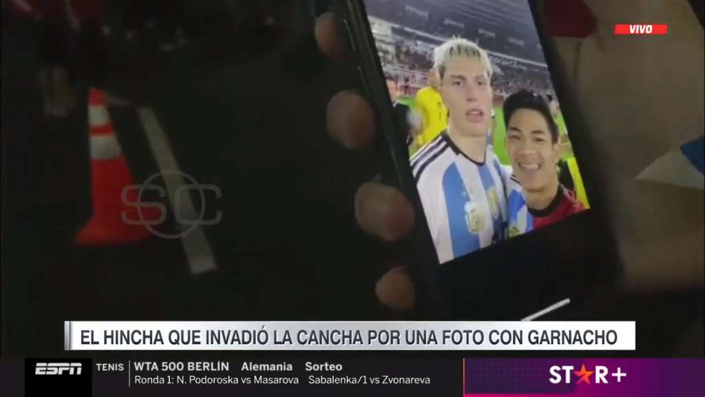 Sosok Fans Nekat Masuk Lapangan Usai Pertandingan Indonesia vs Argentina