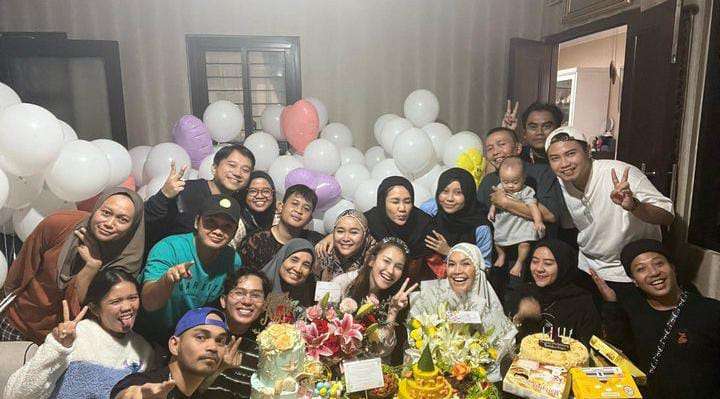Potret Ulang Tahun Ayu Ting Ting