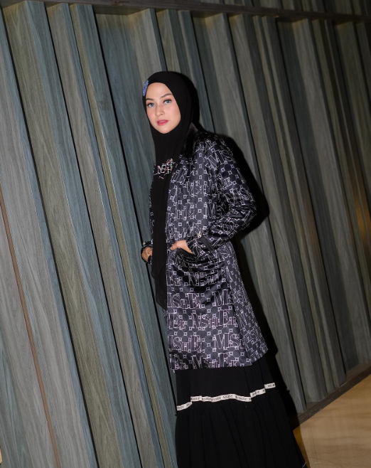 Instagram @ninazatulini22