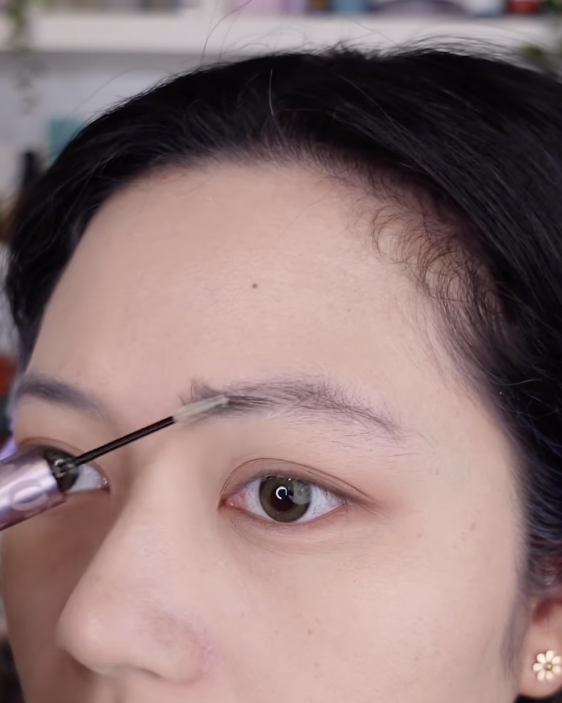Memakai Brow Mascara