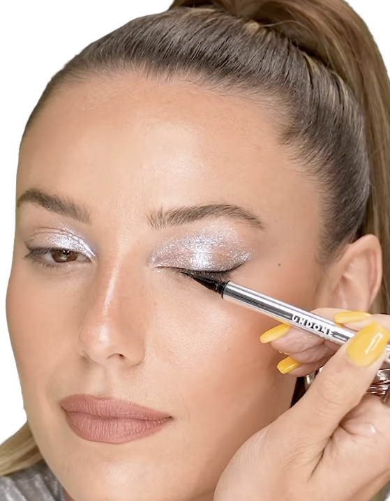 Memakai Eyeliner