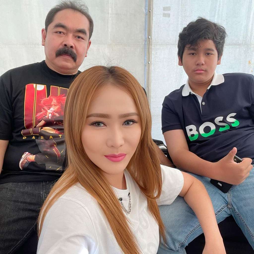 Keluarga Inul dan Adam