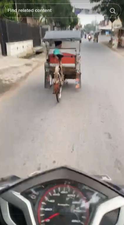 Abangnya Naik di Depan Becak ini Bisa Jalan Sendiri, Punya Auto Pilot?