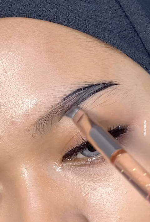 Memakai Eyeliner