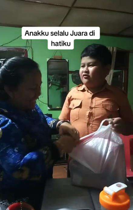 Anak rangking 27 dari 41 siswa, ibu tak marah.